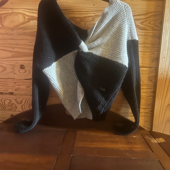 black/grey sweater - Picture 2 of 2